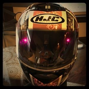 Women’s motorcycle helmet